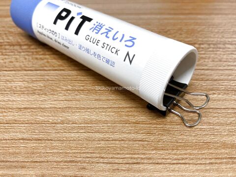 ダブルクリップをつけるだけ コロコロ転がる スティックのり を動かないようにする方法 暮らしニスタ ダブルクリップをつけるだけ コロコロ転がる スティックのり を動かないようにする方法 暮らしニスタ