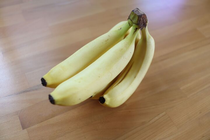 バナナがこんなに長持ち♪皮が黒くならずに保存する方法とは？