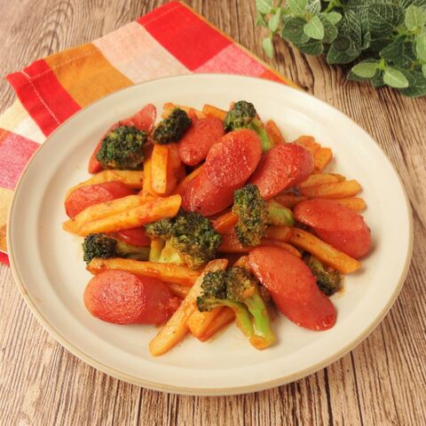 ウィンナーと冷凍ポテトのケチャマヨ炒め 暮らしニスタ