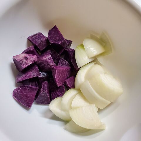 レモンでピンクに色変 紫じゃがいものポタージュ 暮らしニスタ レモンでピンクに色変 紫じゃがいものポタージュ 暮らしニスタ