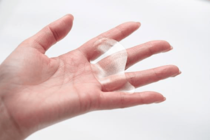 翌朝の目元が違う!100%美容液の目元・口元専用ゲルシートが誕生