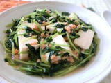 出汁いらず☆豆腐と豆苗と鮭フレークのさっと煮