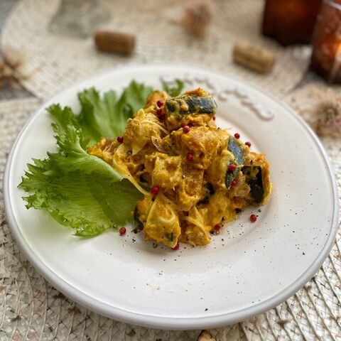 かぼちゃとツナのマスタードマヨサラダ ピンクペッパー添え 暮らしニスタ