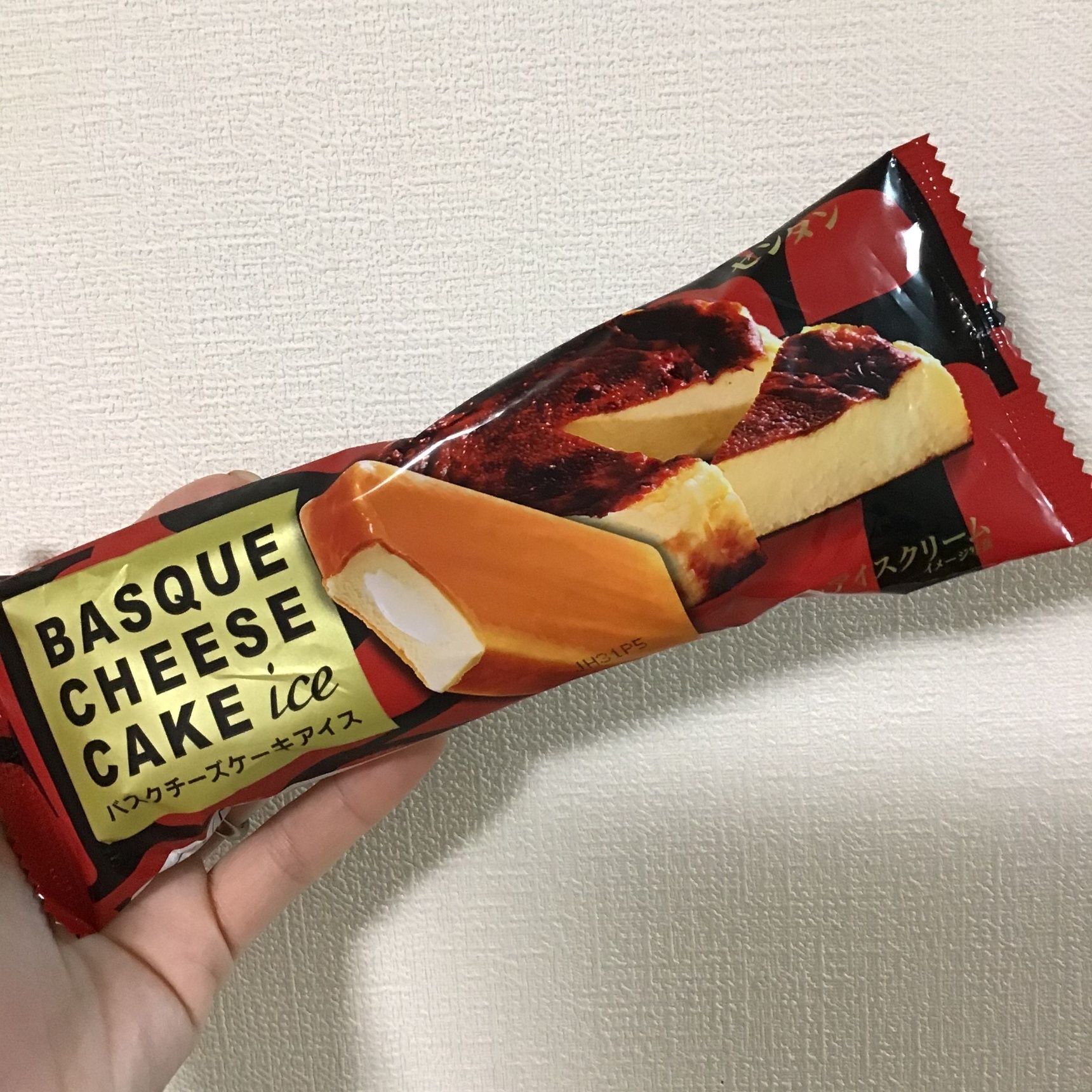 濃厚キャラメルとチーズのバスクチーズケーキアイス！