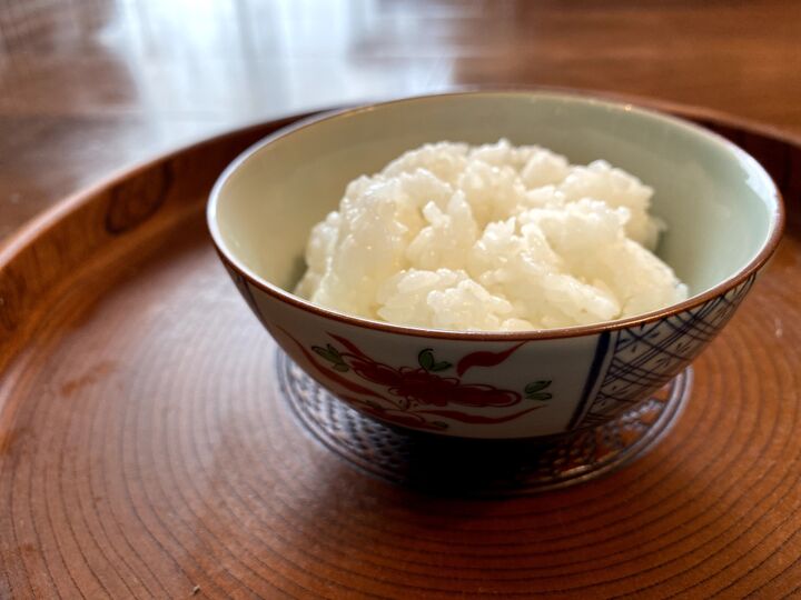 【冷凍ごはんの時短裏技】形を変えて冷凍するだけで解凍時間が半分に!