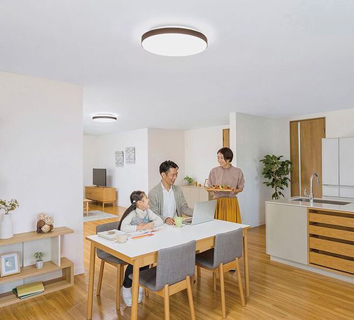 消灯後もほのかに光る機能付き!上質さとカジュアルさを兼ね備えたシーリングライト