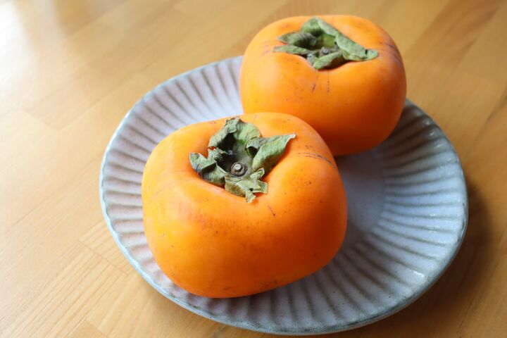 柿は丸ごと冷凍保存すべし!最後までおいしく食べられる方法、教えます