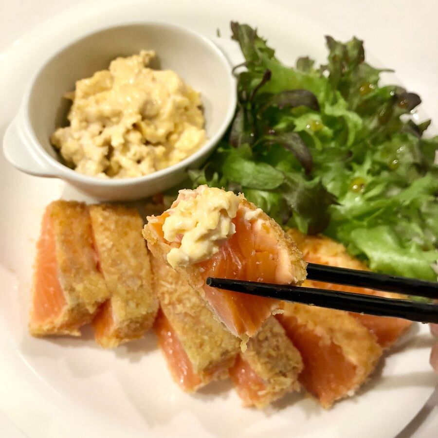 たまごディップで食べるサーモンのレアカツ 暮らしニスタ たまごディップで食べるサーモンのレアカツ 暮らしニスタ