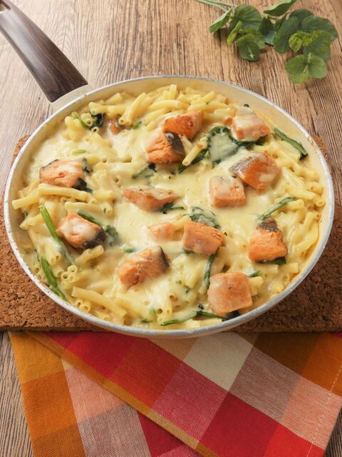 フライパン1つ 鮭とほうれん草のクリームグラタン 暮らしニスタ