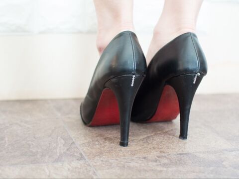 100均のマニュキュアでヒールをオシャレに 暮らしニスタ 100均のマニュキュアでヒールをオシャレに 暮らしニスタ