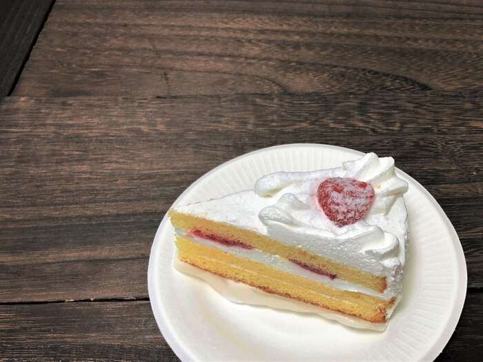 え リンゴ が味方ってホント 余ったケーキをおいしいまま保存する驚きの方法とは 暮らしニスタ こんにちは 家事コツ研究員のuです パーテ dメニューニュース Nttドコモ