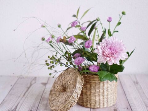 仏花のイメージを払拭できる オシャレな菊のアレンジ方法 暮らしニスタ 仏花のイメージを払拭できる オシャレな菊のアレンジ方法 暮らしニスタ