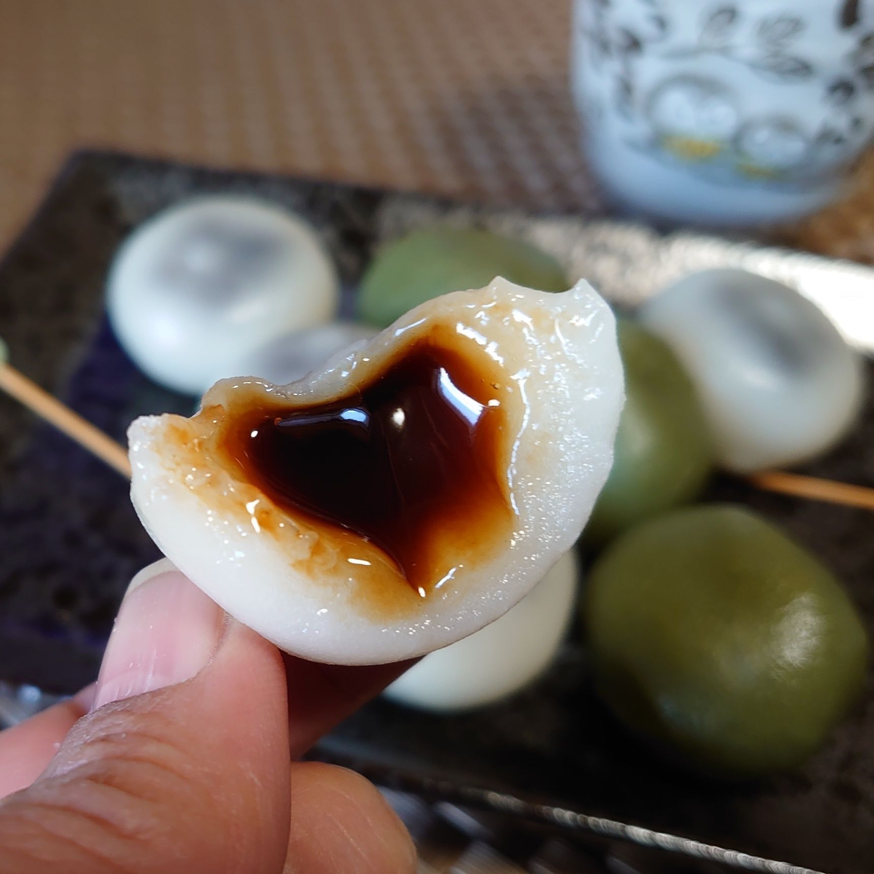 中から【みたらし餡】が トロ〜リ出てくる❢