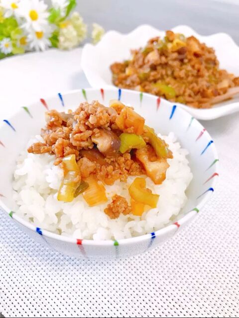 子供喜ぶ ひき肉と椎茸のごはん泥棒 暮らしニスタ