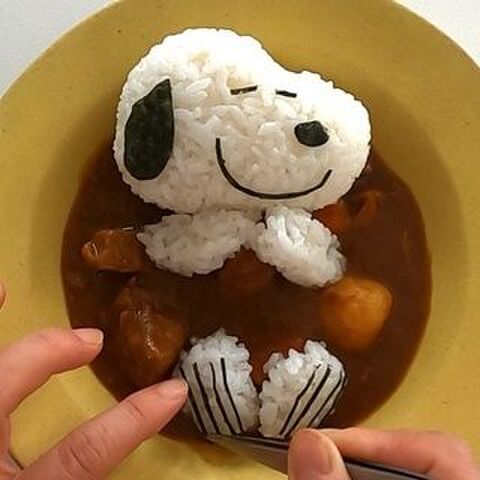 ごはんと海苔だけで出来るお手軽キャラカレー のんびりスヌーピーのデコカレー 動画レシピあり 暮らしニスタ ごはんと海苔だけで出来るお手軽キャラカレー のんびりスヌーピーのデコカレー 動画レシピあり 暮らしニスタ