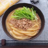 家にあるものでつくる！簡単あったかうどん「そぼろ釜玉煮うどん」