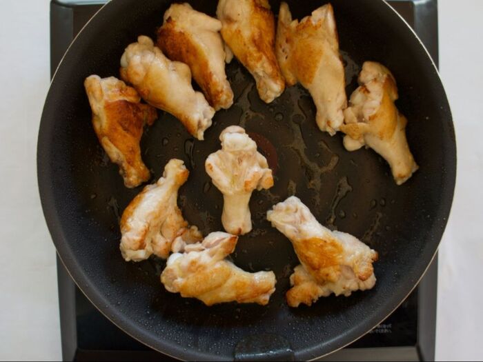 4　鶏肉を焼きます。