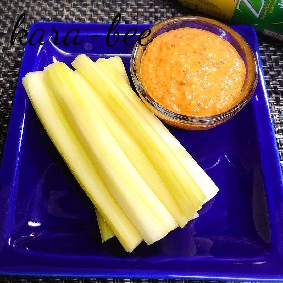 ピリ辛豆板醤ごま味噌マヨで 私の好きなセロリスティックの食べ方 暮らしニスタ ピリ辛豆板醤ごま味噌マヨで 私の好きなセロリスティックの食べ方 暮らしニスタ