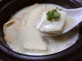 水＋重曹＋豆腐で白濁♪　油揚げもゆばみたいになる、とろとろ湯豆腐　