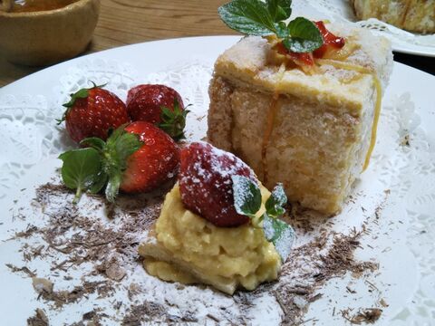 クリスマスケーキ プレゼントボックスを持ち上げると 中身は 暮らしニスタ