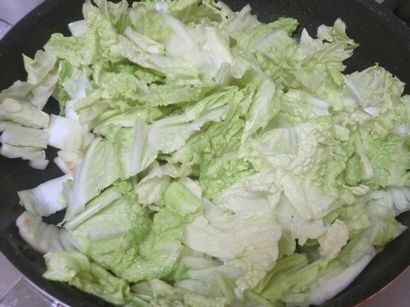 3.葉を入れて炒め合わせる