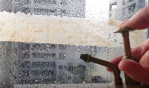 窓ガラスのガムテープ跡はどうやって剥がす 身近なもので出来た 暮らしニスタ 窓ガラスのガムテープ跡はどうやって剥がす 身近なもので出来た 暮らしニスタ