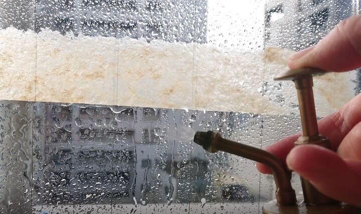 窓ガラスのガムテープ跡はどうやって剥がす?身近なもので出来た!