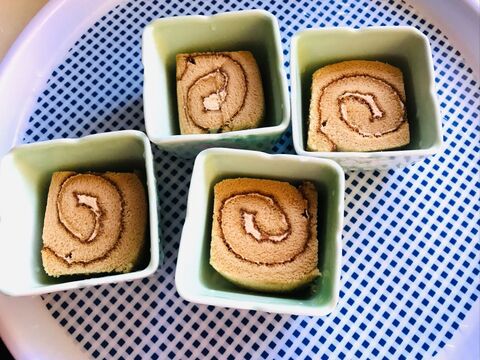 山崎製菓株式会社 5つに切ったコーヒーロールケーキをスタバのコーヒーで大人クリスマスに 暮らしニスタ 山崎製菓株式会社 5つに切ったコーヒーロールケーキをスタバのコーヒーで大人クリスマスに 暮らしニスタ
