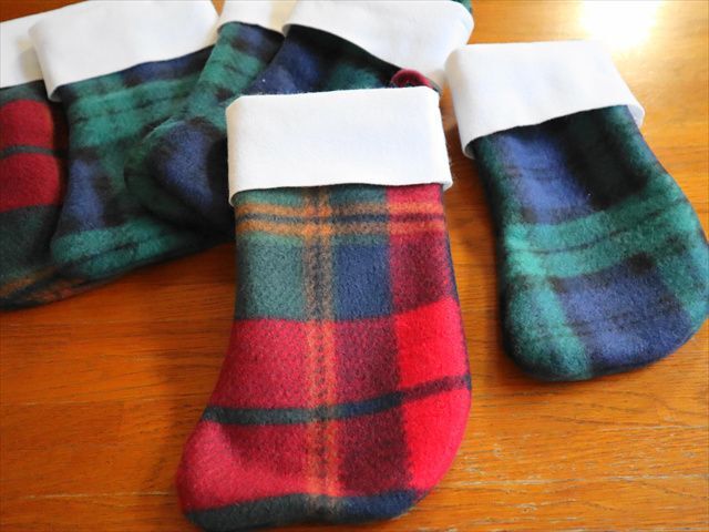 クリスマスのプレゼントやお菓子入れに 慣れたら30分で2個作れた靴下の形の袋 暮らしニスタ