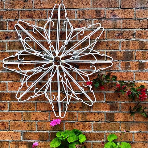 冬を楽しもう ハンガーで作る雪の結晶飾り 暮らしニスタ 冬を楽しもう ハンガーで作る雪の結晶飾り 暮らしニスタ