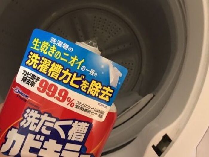 4-2）掃除方法：①クリーナーを洗濯槽に投入する