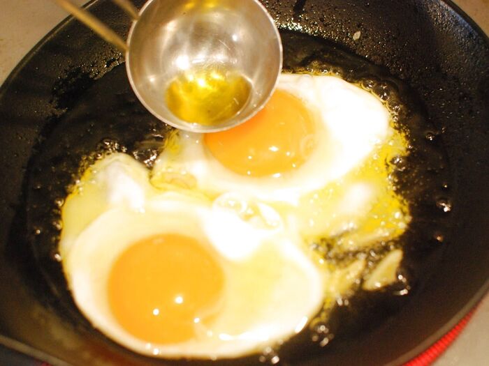 時々卵にオリーブオイルをかけます