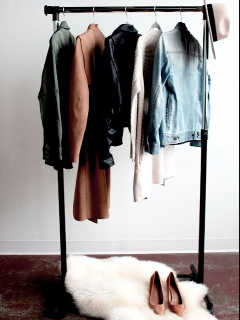 少ない数でオシャレに見せるワードローブのつくり方 暮らしニスタ 少ない数でオシャレに見せるワードローブのつくり方 暮らしニスタ