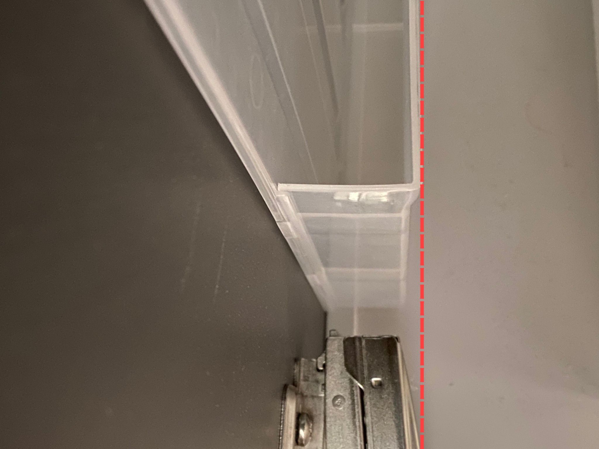 シンク下の あのスキマ を有効活用 100均 壁掛け式レターケース がジャストフィット 暮らしニスタ