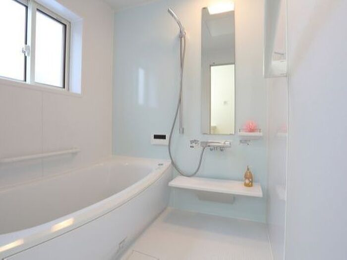 お風呂の鏡にこびりついた水垢を効果的に落とす方法を教えて！