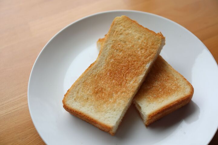 いつもの冷凍食パンなのにおいしさケタ違い!冷凍保存&レンジ解凍のちょっとしたコツ