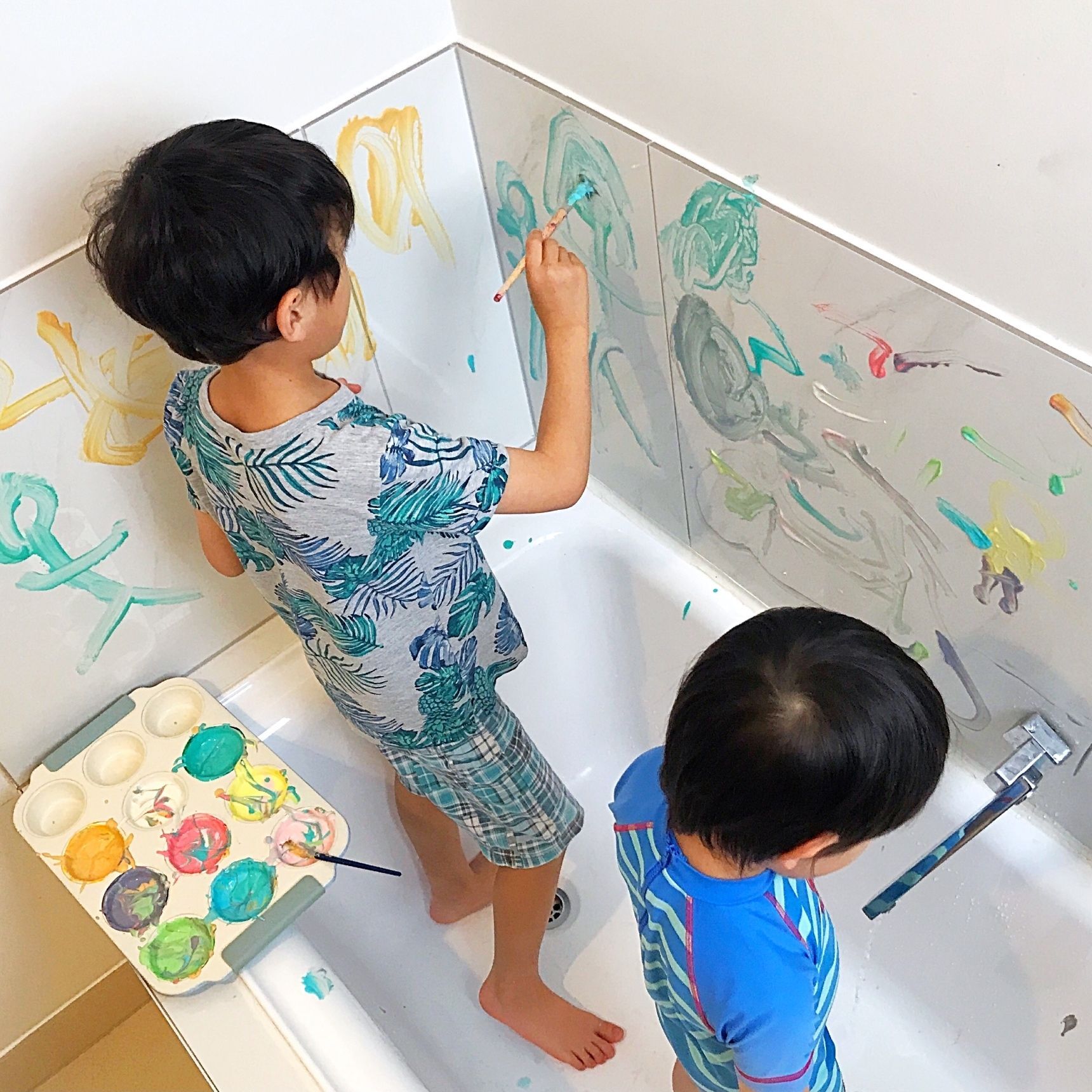 子供と遊ぶ 手作り絵の具でお風呂ペインティング 暮らしニスタ