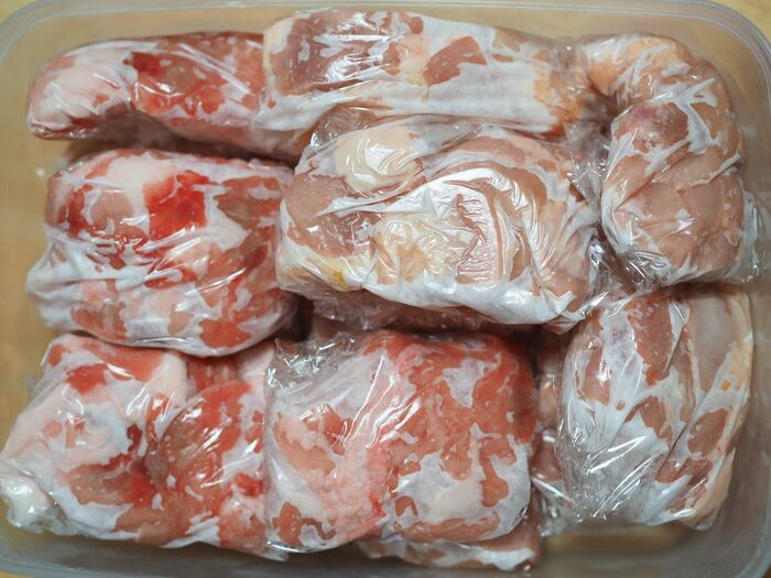 お肉はタッパーで保存。