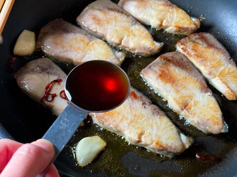 上手に息抜きズボラテクで美味しいゴハン 箸が進んじゃう ブリのガーリック照り焼き 暮らしニスタ