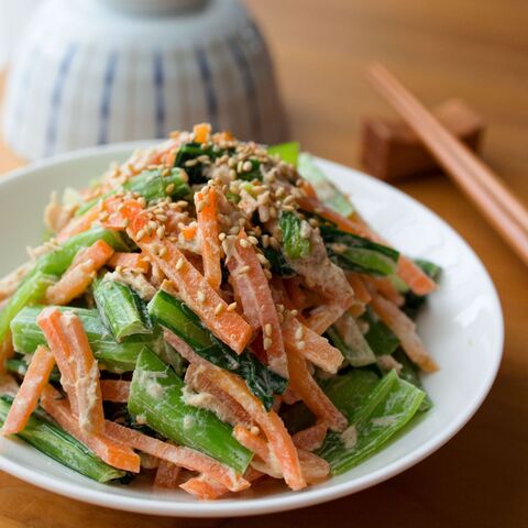 小松菜とにんじんの和風ツナマヨサラダ 小松菜がモリモリ食べれる 暮らしニスタ