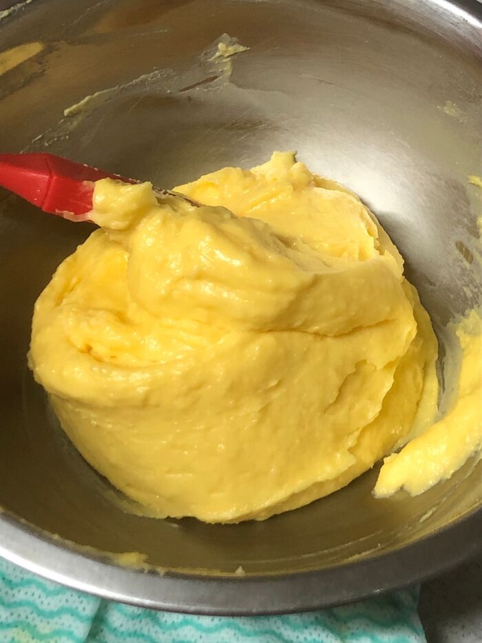 卵黄にホワイトソースを混ぜる。