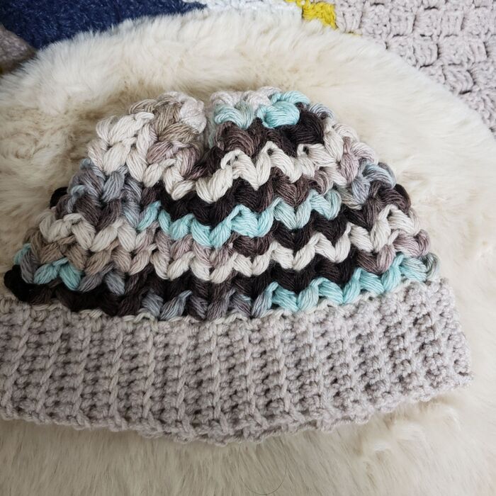 お気に入りの毛糸2玉で編む！ハート模様のニット帽