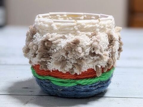 紙カップで編んだ毛糸の小物入れ 暮らしニスタ 紙カップで編んだ毛糸の小物入れ 暮らしニスタ