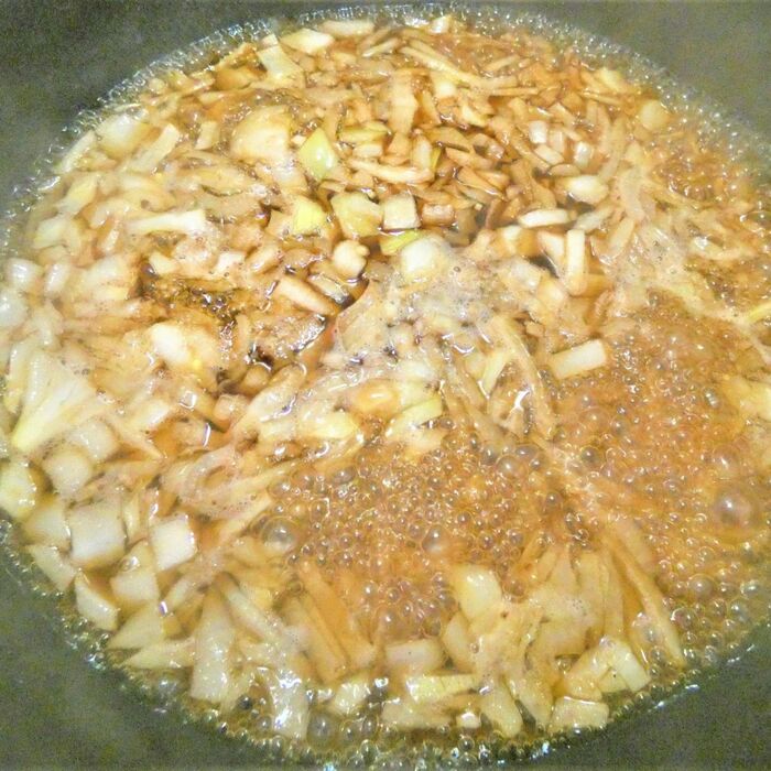 フライパンは、洗わず刻み玉ねぎ＆☆調味料入れて煮詰める。