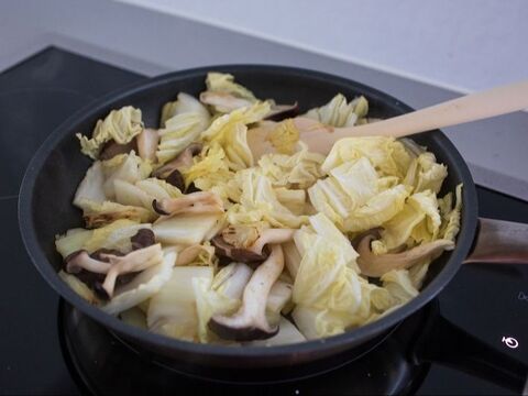 白菜とやわらかむね肉の中華風とろみ煮 のっけご飯にぴったり ボリューム中華丼にも 暮らしニスタ