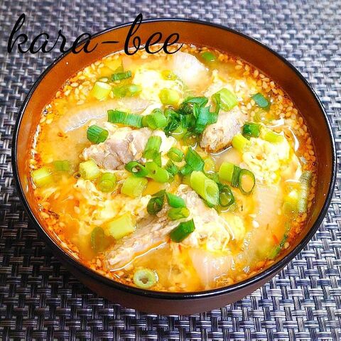 スープご飯にも 新玉ねぎと鯖缶のごま味噌旨辛かき玉スープ 暮らしニスタ