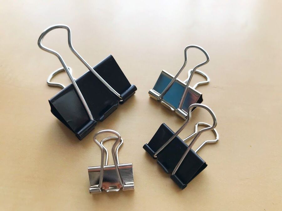 ダブルクリップが大活躍 家じゅうで使える 隠す 収納ワザ 暮らしニスタ ダブルクリップが大活躍 家じゅうで使える 隠す 収納ワザ 暮らしニスタ