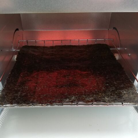 海苔を簡単にキレイに 8秒で焼く方法 暮らしニスタ 海苔を簡単にキレイに 8秒で焼く方法 暮らしニスタ