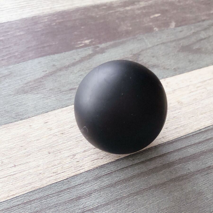 100均で買える 黒い球体 の正体を検証 まさかの便利グッズだった 暮らしニスタ 100均で買える 黒い球体 の正体を検証 まさかの便利グッズだった 暮らしニスタ