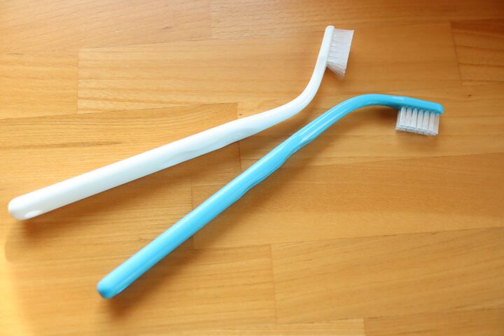 古い歯ブラシは曲げて再利用すべし!!驚くほどの神アイテムに変身